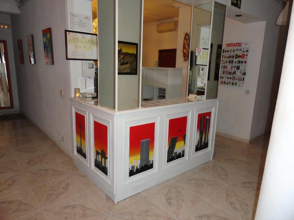 Hostal Fuencarral Kryse 马德里 外观 照片